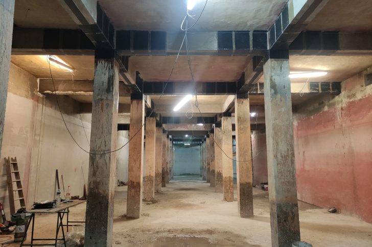 Refuerzo con tejido de fibra de carbono a flexión y cortante